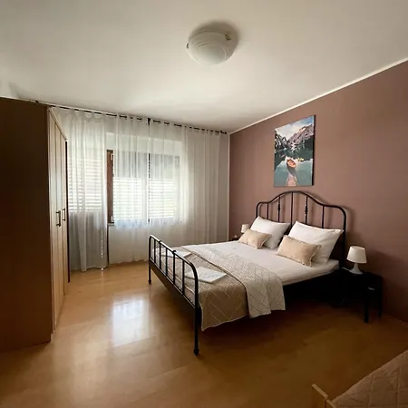 Apartments Nika Apartment *