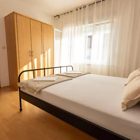 Apartments Nika *